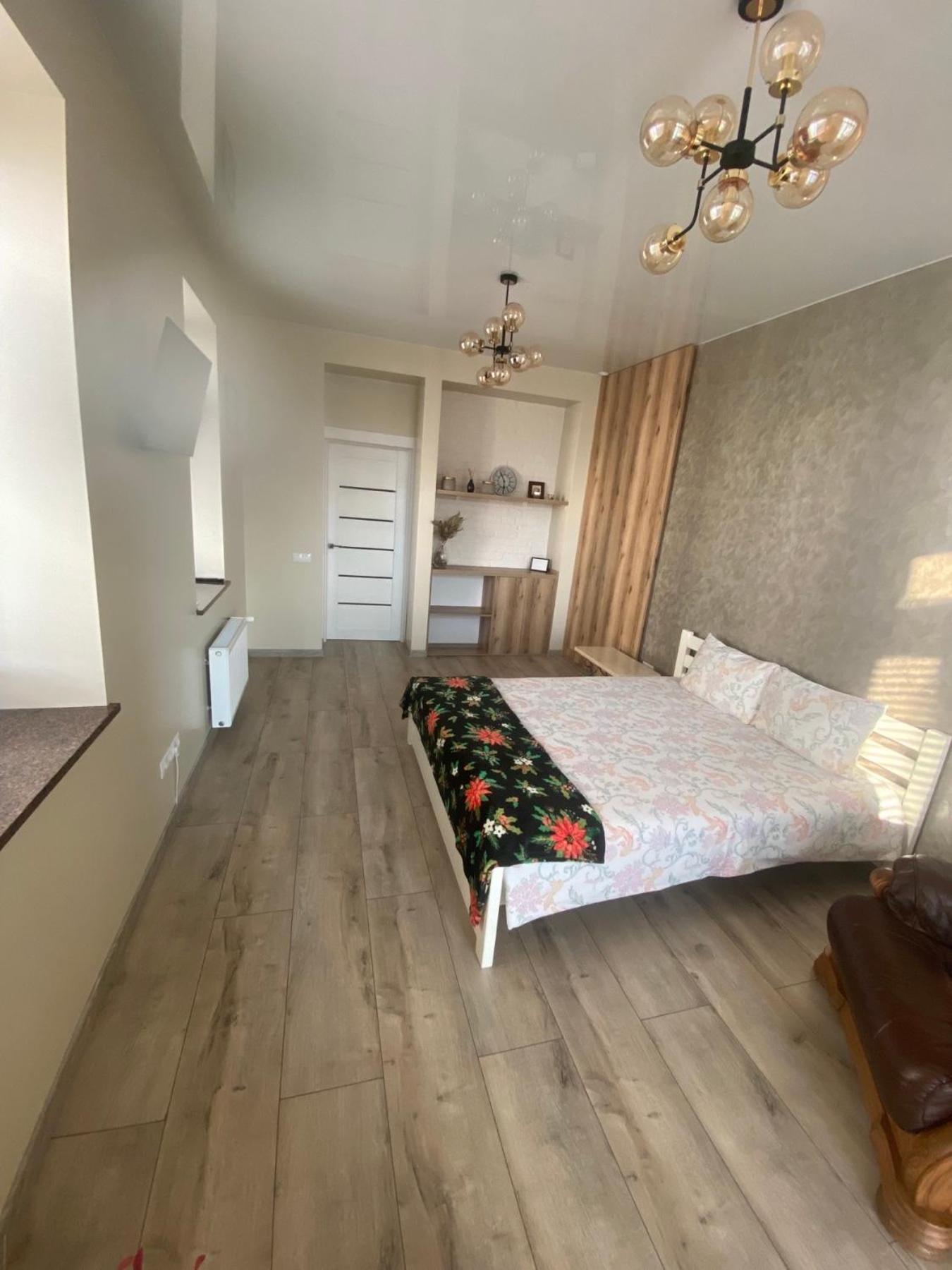 Vip Apartment У Центрі Міста, Новобуджк Театральний,Дуже Простора Riwne Exterior foto