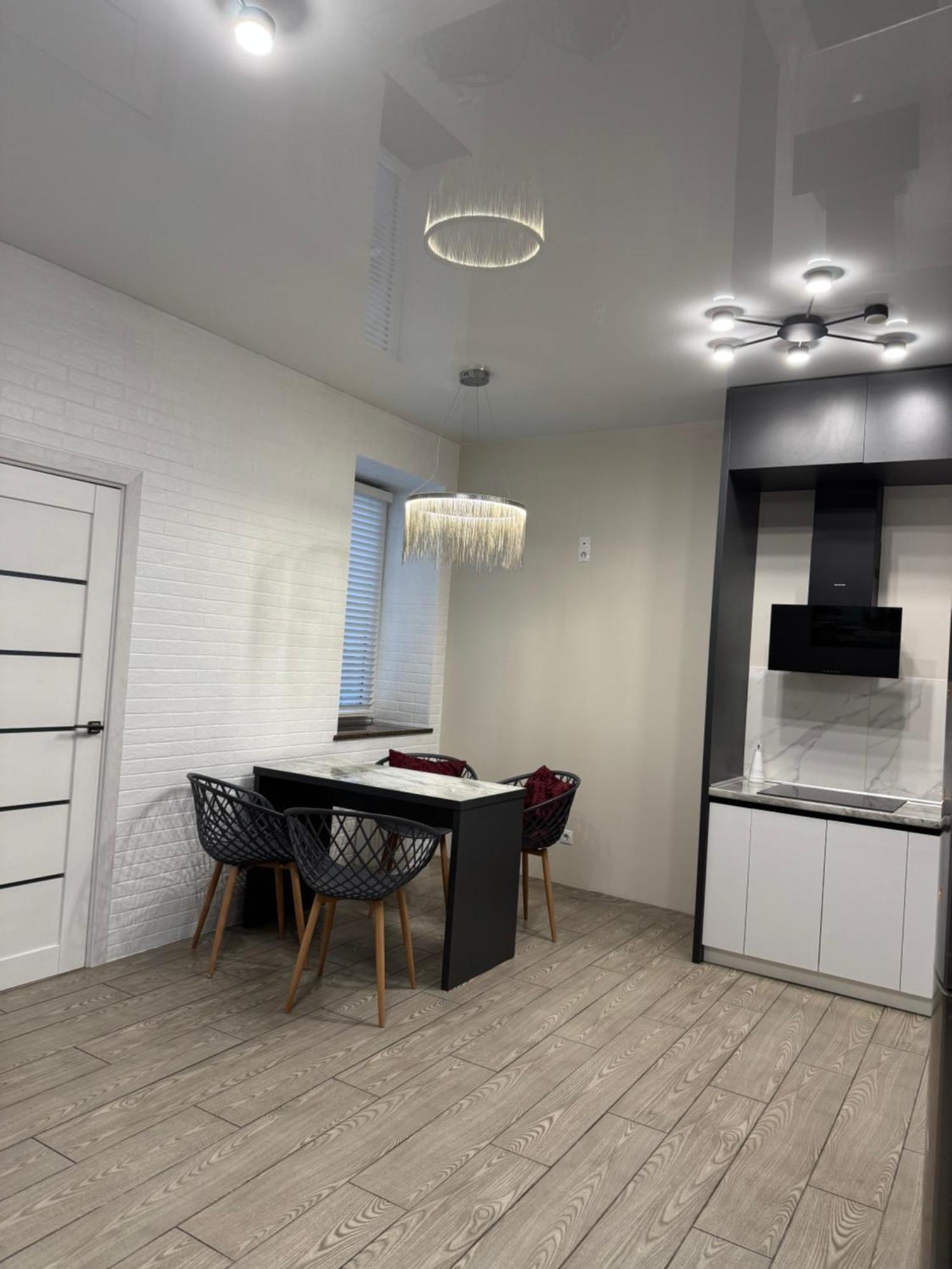 Vip Apartment У Центрі Міста, Новобуджк Театральний,Дуже Простора Riwne Exterior foto