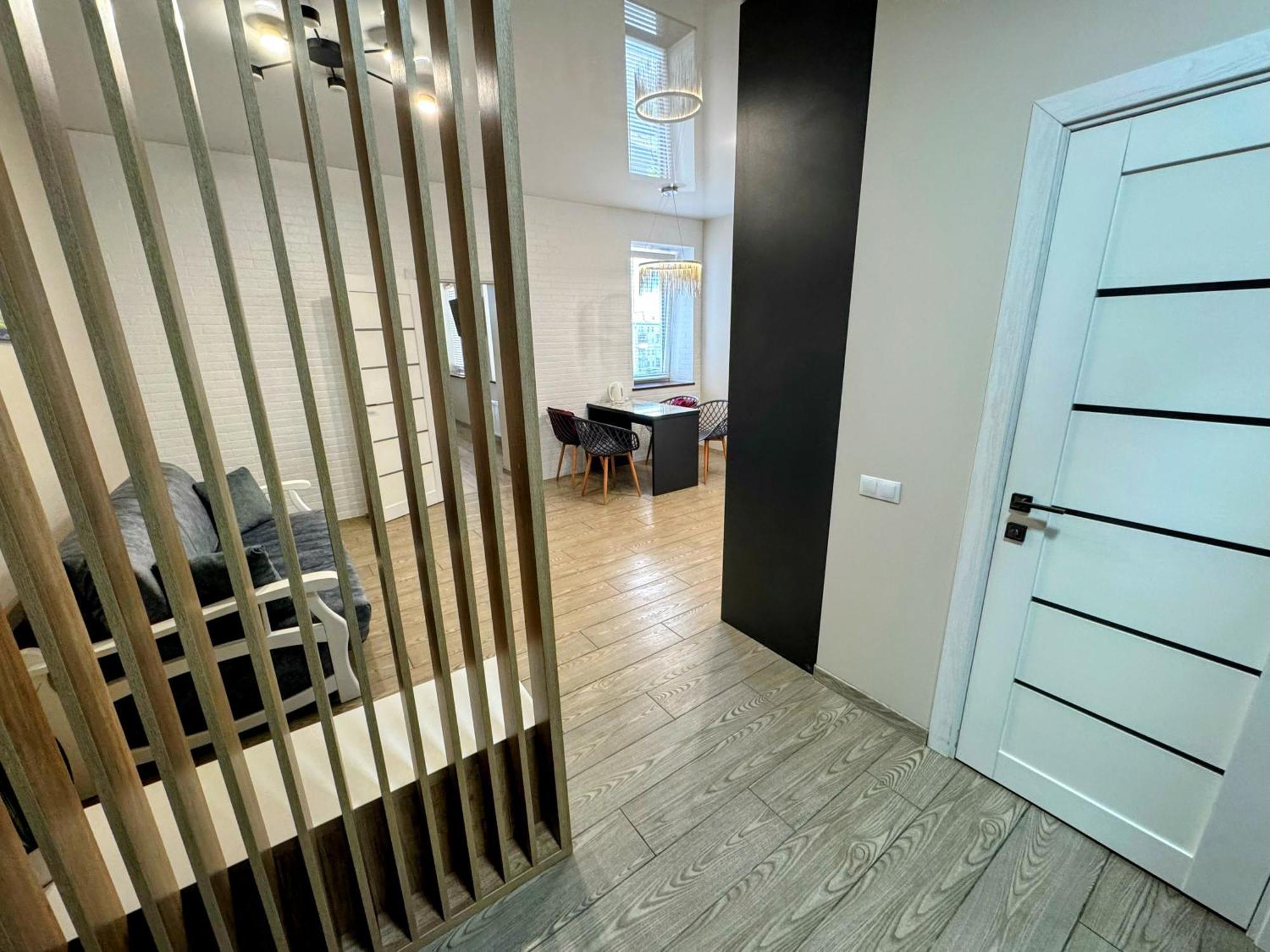 Vip Apartment У Центрі Міста, Новобуджк Театральний,Дуже Простора Riwne Exterior foto
