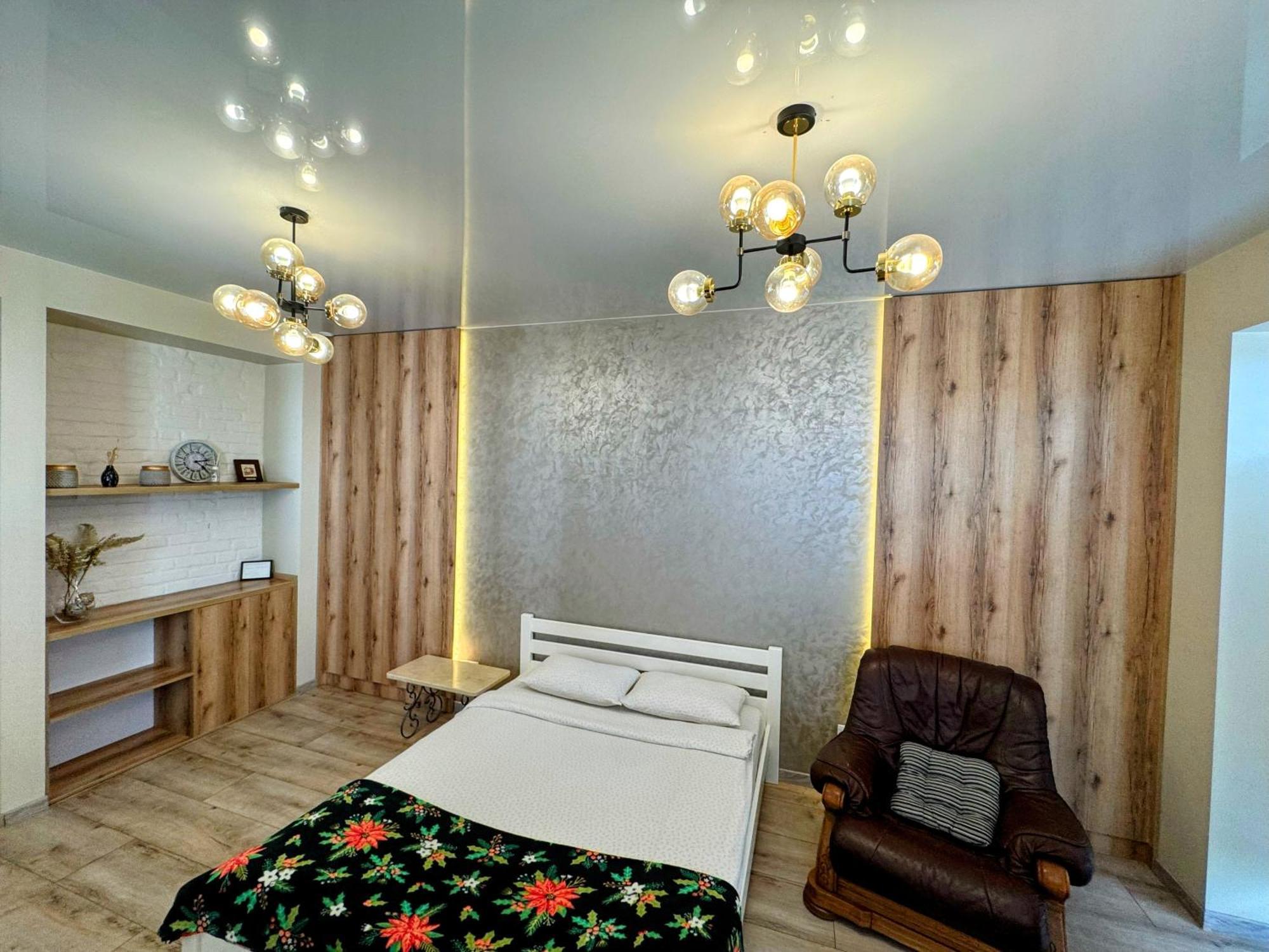 Vip Apartment У Центрі Міста, Новобуджк Театральний,Дуже Простора Riwne Exterior foto