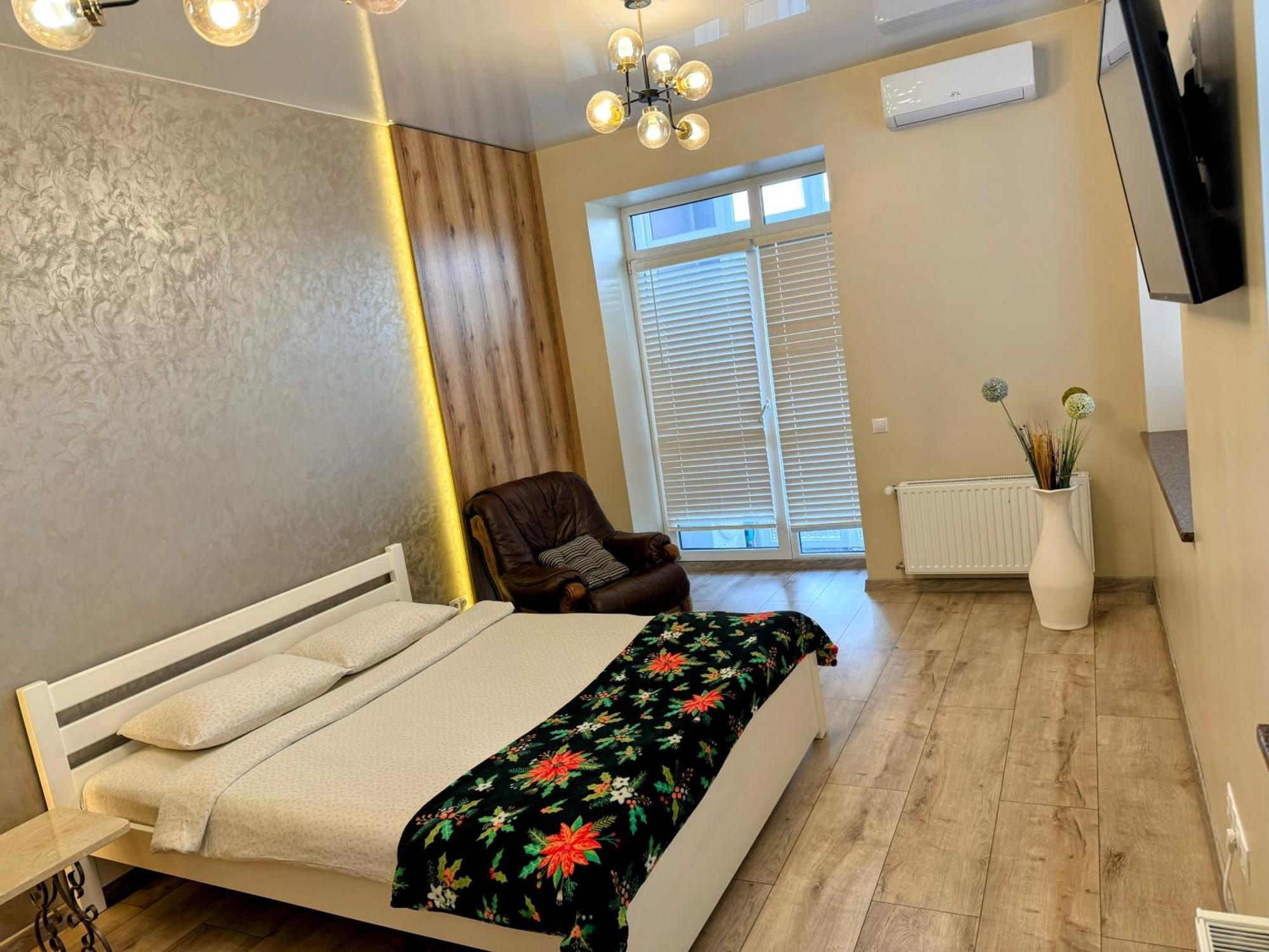 Vip Apartment У Центрі Міста, Новобуджк Театральний,Дуже Простора Riwne Exterior foto