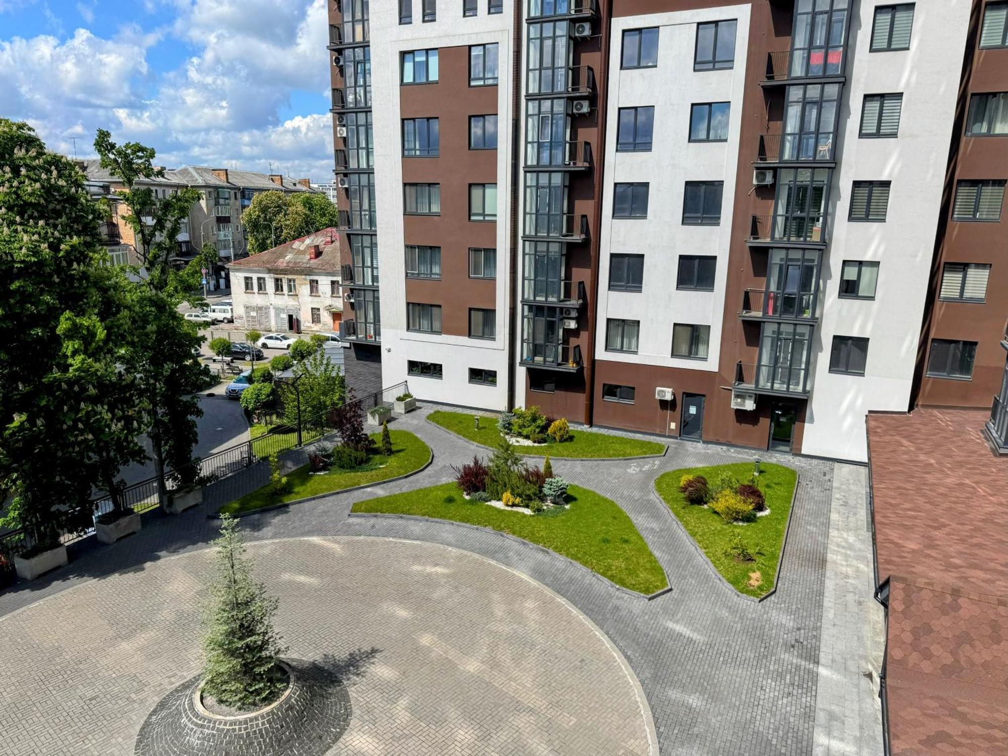 Vip Apartment У Центрі Міста, Новобуджк Театральний,Дуже Простора Riwne Exterior foto
